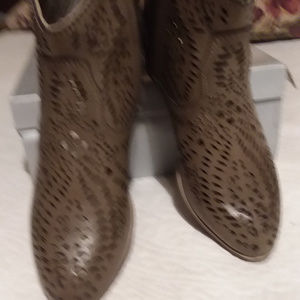 Volatile Womens Taupe Boot